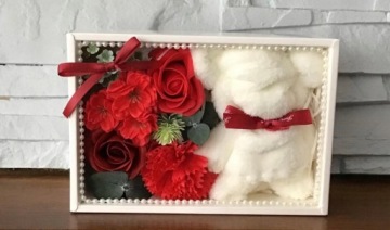 Мыльные цветы с плюшевым полотенцем