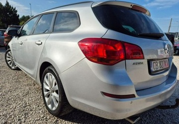 Opel Astra J Sports Tourer 1.4 Turbo ECOTEC 140KM 2012 Opel Astra Cosmo Grzane fotele140KM 1.4 Benzyna 140KM, zdjęcie 3