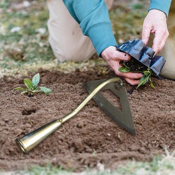 Полая мотыга из полностью закаленной стали.