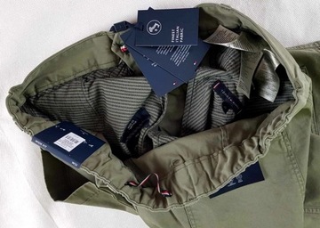 Męskie spodenki Tommy Hilfiger -MW0MW31238-MSP zieleń mundurowa oryg. - W33