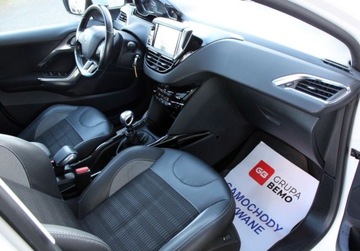 Peugeot 2008 I SUV Facelifting 1.2 PureTech 130KM 2018 Peugeot 2008 1.2 130 KM Allure MirrorScreen Czujniki Navi Panorama Salon PL, zdjęcie 16
