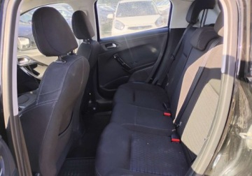 Peugeot 208 I 2015 Peugeot 208 2015r, 1.6 HDI. Uszkodzony przod. Pali. 1.6 Diesel 90KM, zdjęcie 8