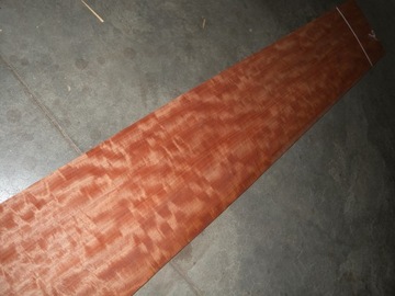 Liść forniru makore błyszcz 0,87 m.kw.