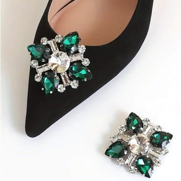 OZDOBA KWBIAŁY KRYSZTAŁOWY KWIAT do butów NA TORBY NA BUTY BROSZKA KLIPS