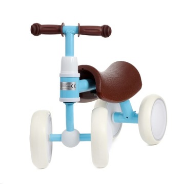 Синий беговел для годовалого Сканди.