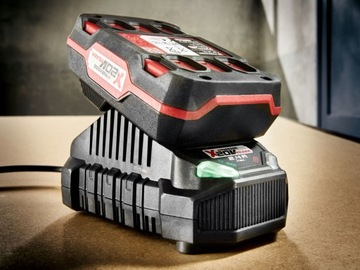 СТРИММЕР ДЛЯ ТРАВЫ PARKSIDE 20 В, аккумулятор 2 Ач, хороший БОЛЬШОЙ НАБОР