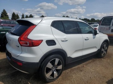 Volvo XC40 2021 Volvo XC 40 T5 MOMENTUM 2.0 Benzyna 248KM, zdjęcie 3