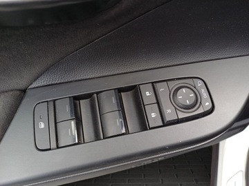 Toyota C-HR II SUV 2.0 Hybrid Dynamic Force 197KM 2024 Toyota C-HR 2.0 Hybrid GR Sport 2.0 Hybrid GR Spor, zdjęcie 21