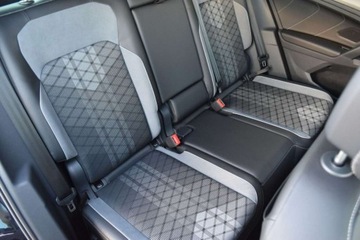 Volkswagen Tiguan II SUV Facelifting 1.5 TSI 150KM 2022 Volkswagen Tiguan SalonPL 150KM TSI DSG R-Line Premium HakKessyNavi ACC Ma, zdjęcie 33