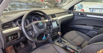 Skoda Superb II Kombi 2.0 TDI CR DPF 170KM 2011 Skoda Superb 2.0 TDI 170KM Ksenonowe reflektory 2.0 Diesel 170KM, zdjęcie 12
