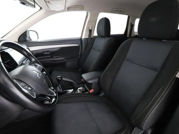 Mitsubishi Outlander III SUV Facelifting 2017 2.0 150KM 2017 Mitsubishi Outlander niski przebieg kamera grzane, zdjęcie 12