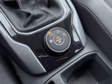 Volkswagen T-Roc I SUV Facelifting 2.0 TSI 190KM 2022 Volkswagen T-Roc 2.0 TSI 190 KM 4Motion FV23 Kamera cofania 2.0 Benzyna, zdjęcie 25