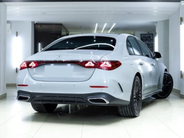 Mercedes Klasa E W214 Sedan 2.0 220d 197KM 2025 E Klasa 220 d 4-Matic AMG 2.0 (197KM) 2025, zdjęcie 4