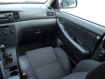 Toyota Corolla IX (E12) Kombi 2.0 D-4D 116KM 2005 Toyota Corolla 2.0 D-4D, HAK, Klima, El. szyby, zdjęcie 7