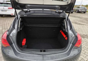 Opel Astra J Hatchback 5d 1.7 CDTI ECOTEC 110KM 2010 Opel Astra Opel Astra 1.7 CDTI Cosmo 1.7 Diesel 110KM, zdjęcie 10