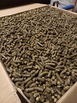 ЭкоЮра ТРАВЯНЫЕ ШАРКИ ДЛЯ ЛОШАДЕЙ ТРАВЯНЫЕ ШАРКИ ИЗ НАТУРАЛЬНОЙ ТРАВЫ БЕЗ КЛЕЯ 20 кг