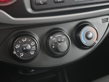 Toyota Yaris III Hatchback 5d Facelifting 2017 1.0 VVT-i 72KM 2019 Toyota Yaris 1.0 VVT-i, Salon Polska, Serwis ASO, zdjęcie 11