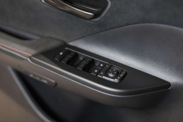 Toyota C-HR II SUV 2.0 Hybrid Dynamic Force 197KM 2024 Toyota C-HR 2.0 Hybrid Dynamic Force GR Sport 2.0 Hybryda 197KM, zdjęcie 13