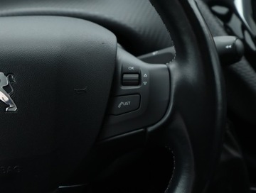 Peugeot 2008 I SUV Facelifting 1.2 PureTech 130KM 2018 Peugeot 2008 1.2 PureTech, Salon Polska, zdjęcie 19