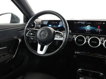 Mercedes Klasa A W177/V177 Hatchback 1.3 200 163KM 2018 Mercedes A 200 automat półskóra navi klima auto, zdjęcie 15