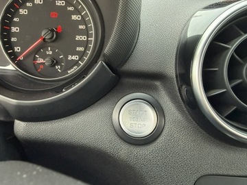 Audi A1 I Hatchback 3d 1.6 TDI 105KM 2011 Audi A1 3-drzwiowe 1.6 TDI 105KM 2011r, S-Line, zdjęcie 20