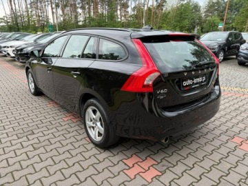 Volvo V60 I Kombi Facelifting 2.0 D2 DRIVE-E 120KM 2016 Volvo V60 2.0 D2 Skórzana tapicerka Zadbane, zdjęcie 4