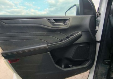 Ford Kuga III 2025 Ford Kuga 2025 FORD KUGA 4x4 - w Polsce po oplatach i akcyzie 1.5 Benzyna, zdjęcie 9