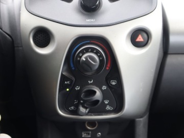 Toyota Aygo II Hatchback 5d 1.0 VVT-i 69KM 2016 Toyota Aygo 1.0 VVT-i, Salon Polska, Klima, zdjęcie 12