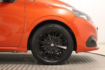 Peugeot 208 I Hatchback 5d Facelifting 1.2 PureTech 110KM 2016 Peugeot 208 1.2 PureTech, Salon Polska, zdjęcie 14