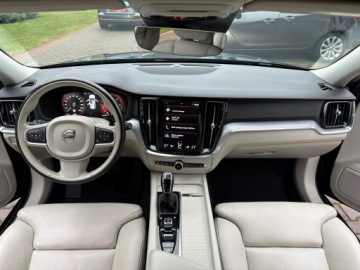 Volvo V60 II  Kombi 2.0 D3 150KM 2020 Volvo V60 2.0 D3 150 KM Skóry Kamera Hak FV23%, zdjęcie 7