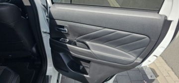 Mitsubishi Outlander III 2019 Mitsubishi Outlander 2.4 Plug-In 224 Km Klima Kamera Cofania Niski Przebieg, zdjęcie 21