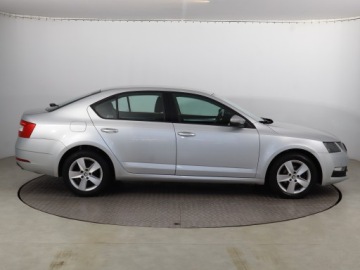 Skoda Octavia III Liftback Facelifting 2.0 TDI 150KM 2018 Skoda Octavia 2.0 TDI, Salon Polska, DSG, VAT 23%, zdjęcie 5