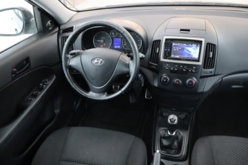 Hyundai i30 I Hatchback 1.4 109KM 2010 Hyundai i30 1.4 CVVT, Klima, zdjęcie 6