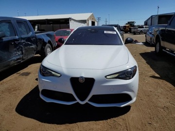 Alfa Romeo Giulia II Sedan Facelifting 2.0 Turbo 280KM 2023 Alfa Romeo Giulia 2023, 2.0L, 4x4, TI, po gradobiciu 2.0 Benzyna 280KM, zdjęcie 1
