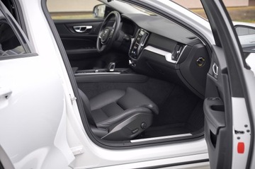Volvo V60 II  2022 V60 __SUPER PEDANTYCZNY STAN__KUBEŁKOWE FOTELE, zdjęcie 26