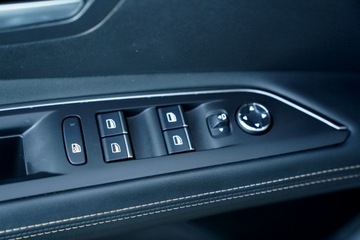 Peugeot 3008 II Plug-In Hybrid Facelifting 1.6 HYBRID 225KM 2022 Peugeot 3008 GT LINE kamera skóra NAWI grip, zdjęcie 13