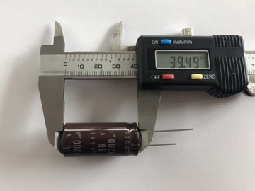 НОВЫЙ NIPPON CHEMI-CON 8200uF 16V 40x18mm 105'C новый