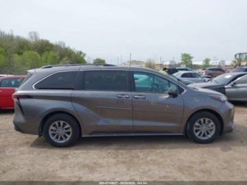 Toyota Sienna III 2024 Toyota Sienna xle, 2024r., 4x4, 2.5L 2.5 Benzyna 189KM, zdjęcie 4