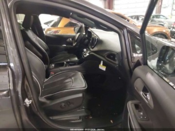 Chrysler Pacifica II 2023 Chrysler Pacifica Hybrid Limited 2023 3.6 Hybryda 287KM, zdjęcie 9