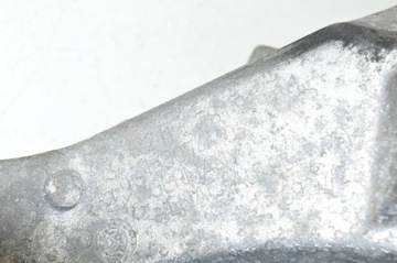 BMW 1 E81 E87 2010 PRAVÁ STRANA UCHYCENÍ / DRŽÁKY MOTORU