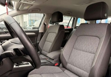 Volkswagen Passat B8 Variant Facelifting 1.5 TSI EVO 150KM 2022 Volkswagen Passat Matrix-LED Kamera Czujniki Travel Assist FVAT23 Sal, zdjęcie 24