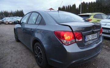 Chevrolet Cruze Sedan 1.8 16V DOHC 141KM 2013 Chevrolet Cruze 2013r, Salonowy, 1.8 BenzynaLPG. Lekko uszkodzony prawy ty, zdjęcie 2