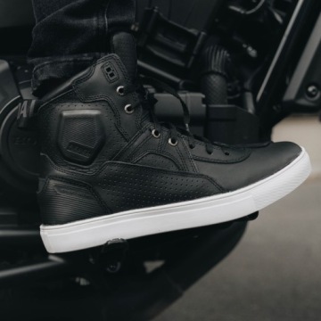 КОЖАНЫЕ МОТОЦИКЛОВЫЕ КРОССОВКИ REBELHORN С ВАНДАЛЬНЫМ ПРИНТОМ ЧЕРНЫЕ/КРАСНЫЕ 43