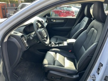 Volvo XC40 Crossover Facelifting 2.0 B5 250KM 2023 Volvo XC 40 B5 AWD R-Design, zdjęcie 15