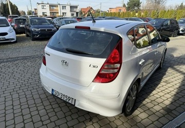 Hyundai i30 I Hatchback 1.4 109KM 2010 Hyundai i30 Rej.03.2011 1,4 109KM LPG Klimatronik 1.4 BenzynaLPG 109KM, zdjęcie 4