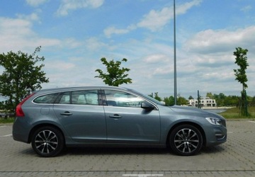 Volvo V60 I Kombi Facelifting 2.0 D3 DRIVE-E 150KM 2018 Volvo V60 z Gwarancja BLiS LCD Zegary Skora Fotele Profilowane 2.0 Diesel, zdjęcie 3