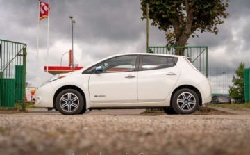 Nissan Leaf I Hatchback 5d Elektryczny 109KM 2015 Nissan Leaf Nissan Leaf 24kWh 80kW109KM Elektryczny 109KM, zdjęcie 5