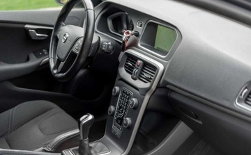 Volvo V40 II Hatchback 2.0 T2 DRIVE-E 122KM 2016 Volvo V40 Volvo V40 T2 Drive-E Kinetic 2.0 Benzyna 122KM, zdjęcie 25