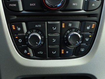 Opel Astra J Sports Tourer 1.4 Turbo ECOTEC 140KM 2012 Opel Astra 1.4 T, Xenon, Klima, Klimatronic, zdjęcie 12