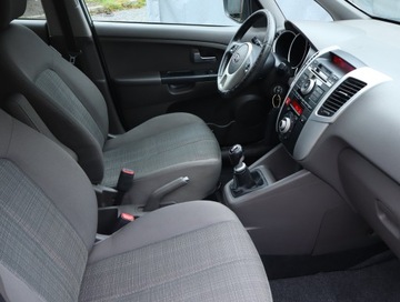 Kia Venga Mikrovan 1.6 DOHC CVVT 125KM 2010 Kia Venga 1.6 CVVT, Salon Polska, Serwis ASO, zdjęcie 8